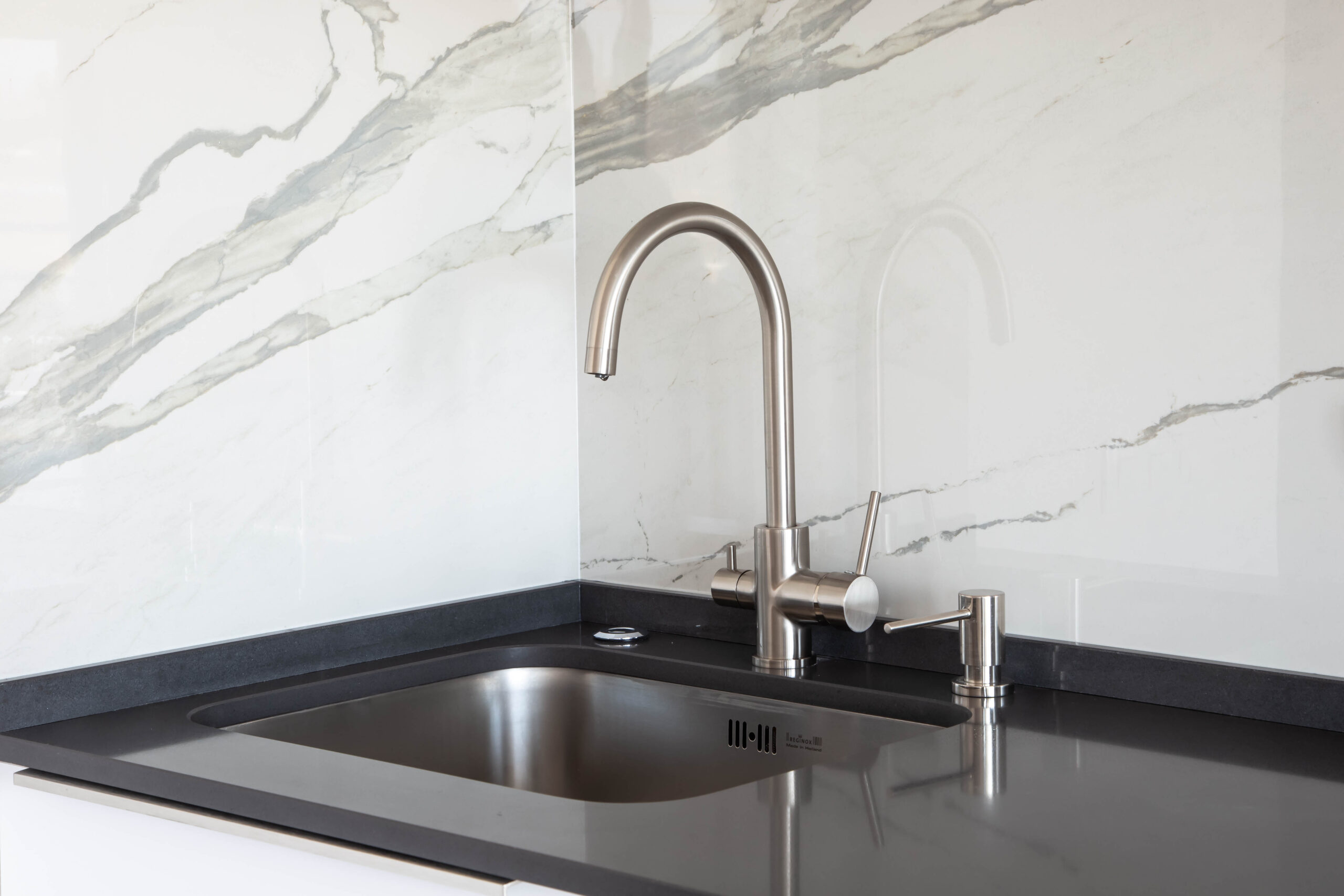 Quartz and natural stone kitchen worktops
