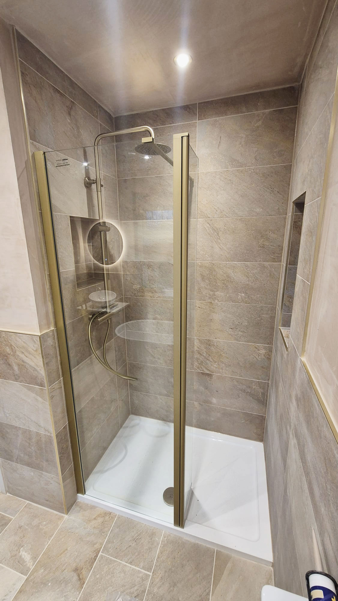 Walk-in wet room with curbless shower
